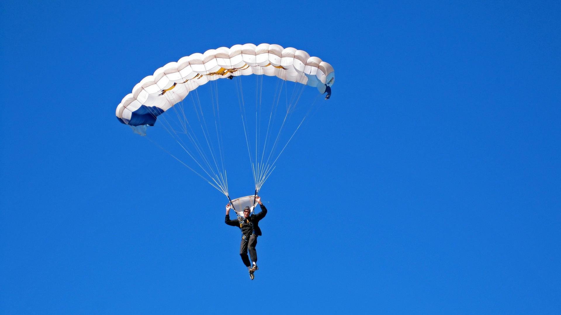 澳大利亚橄榄球面临新挑战，如何应对全球化竞争？，澳大利亚橄榄球比赛规则